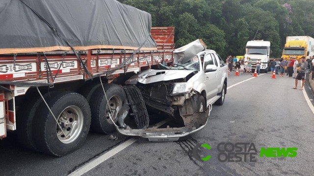 Uma pessoa morre e duas ficam feridas em acidente na BR-277