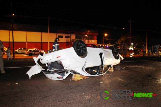 Homem se fere ao capotar veículo na BR 277
