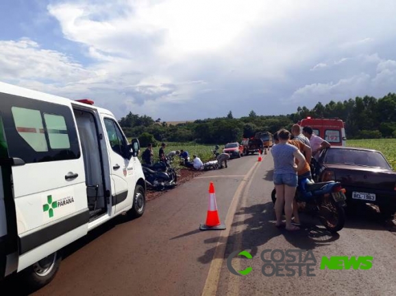 Jovens ficam feridos em acidente entre motocicletas no interior de Santa Helena