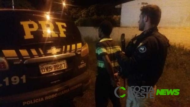 Homem abordado em Kombi na BR 277 é preso pela PRF
