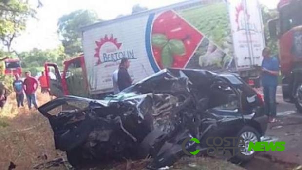 Batida frontal entre carros deixa três mortos na PR 445