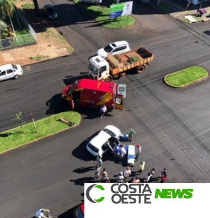 Caminhão e dois carros se envolvem em acidente no centro de Medianeira