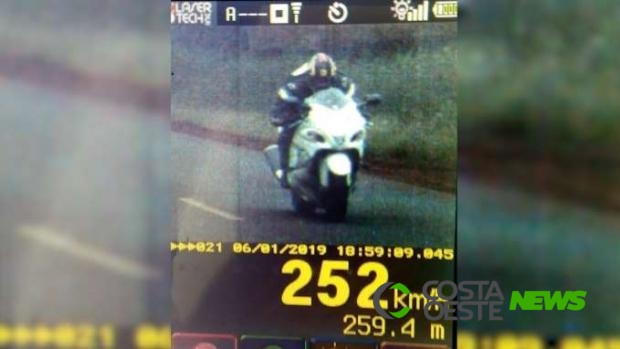 Motociclista é flagrado a 252 km/h na PR 497, em Itaipulândia
