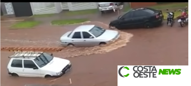 Chuva: Rua fica totalmente alagada em Medianeira