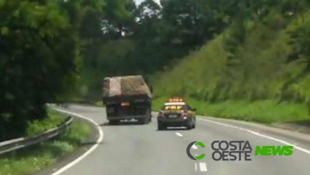 Caminhoneiro bloqueia passagem da PRF e é preso na BR 116