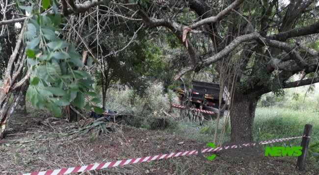 Homem morre após ser prensado por caminhão em milharal