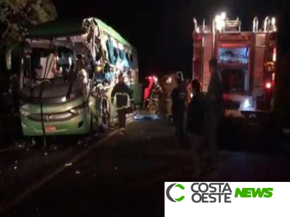 Cinco pessoas morrem e várias ficam feridas em acidente entre caminhão e ônibus na PR 280