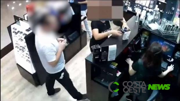 Padre é afastado após ser flagrado furtando óculos em shopping 