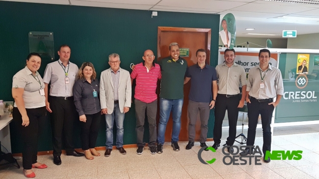 Presidente da Confederação Brasileira de Futebol de Salão visita Cresol de São Miguel do Iguaçu