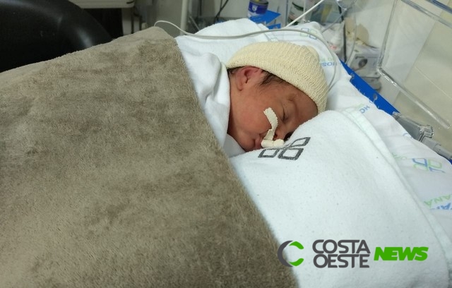 Em caso raro, gêmeas nascem com três dias de diferença, em Francisco Beltrão