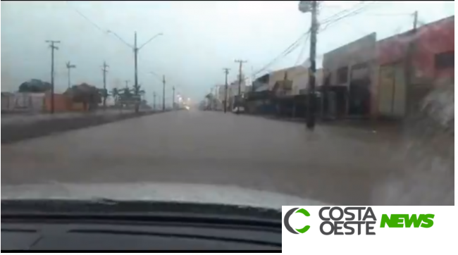 Homem desaparece após ser arrastado por enxurrada durante temporal no Paraná