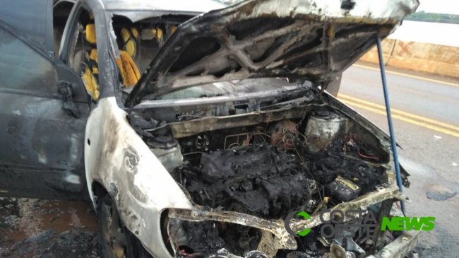 Corolla pega fogo e Bombeiros são acionados na Ponte Ayrton Senna