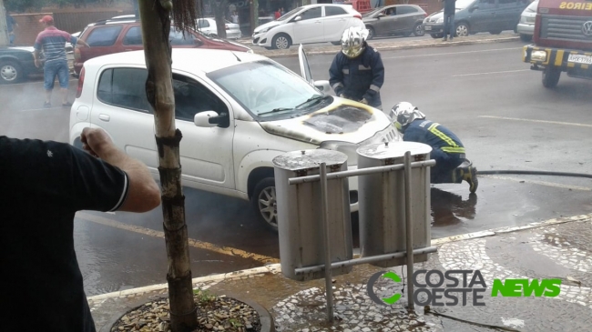 Uno pega fogo no centro de Santa Helena