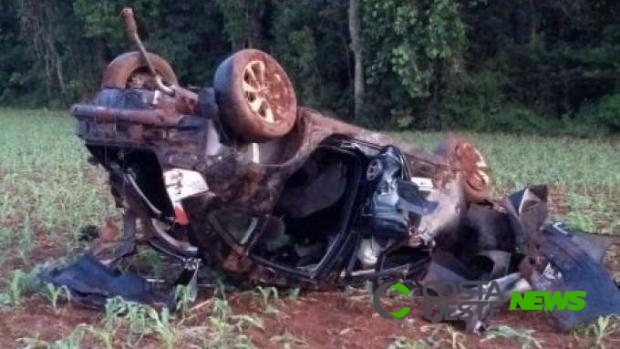 Condutor abandona carro após capotar na PR 364