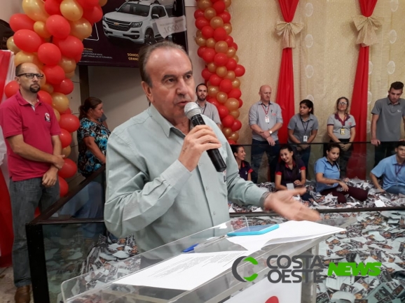 Caminhoneiro de Medianeira ganha carro 0km do Show de Prêmios Lar