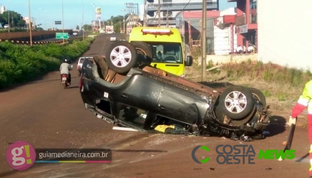 Medianeira: Veículo capota na Av. 24 de Outubro após sair da pista na BR 277