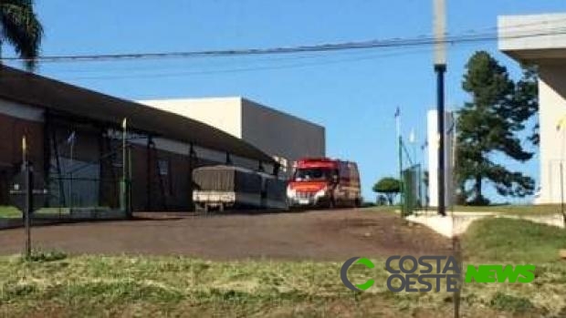 Bebê de um ano fica ferido ao cair de caminhão na BR 277