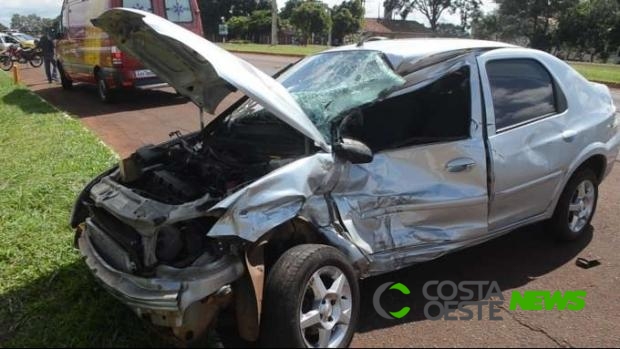 Duas pessoas ficam feridas em batida entre carros na PR 182