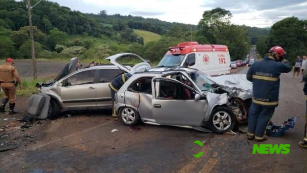 Acidente entre dois carros deixa seis pessoas feridas na PR 180