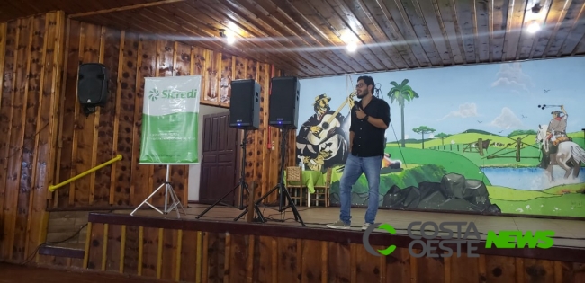 São Miguel: Sicredi promove Stand Up humorístico em abertura da Semana Pedagógica