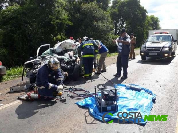 Batida entre carro e caminhão deixa homem morto na PR 280