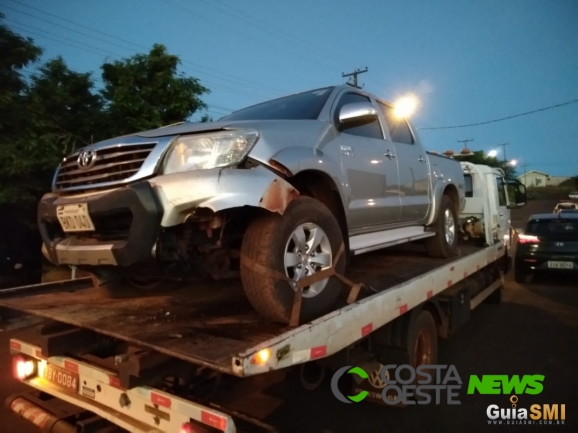 Assaltante colide em poste com caminhonete roubada após fugir da PM em São Miguel