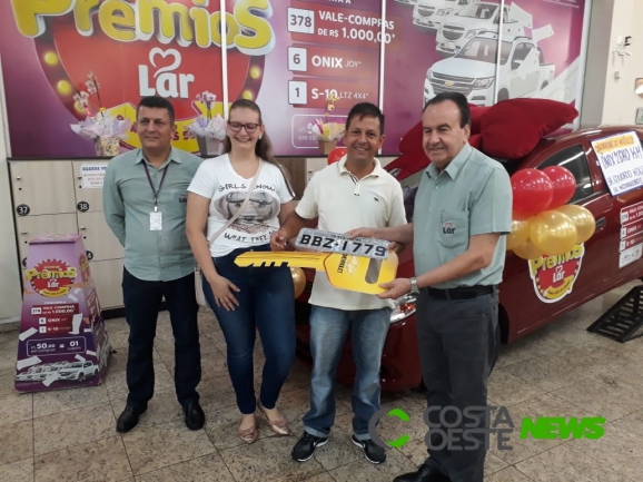 Lar entrega carro sorteado na 6ª etapa da campanha Show de Prêmios