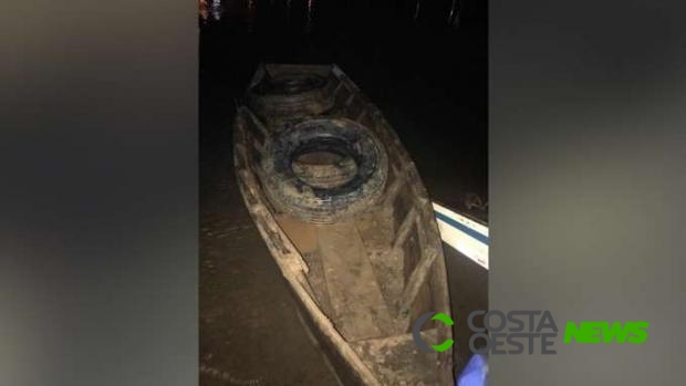 PF apreende embarcação e pneus de caminhão no Rio Paraná