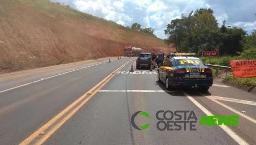 Motorista tem mal súbito e bate contra caminhão bitrem