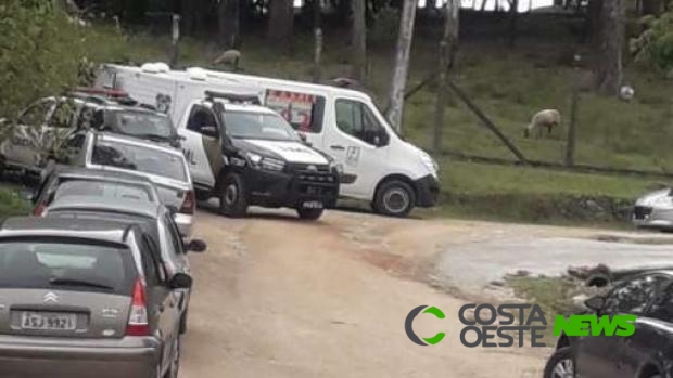 Homem morre após cair em cima de vidro durante construção da própria casa
