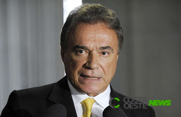 Alvaro Dias volta a propor redução de vagas no Senado