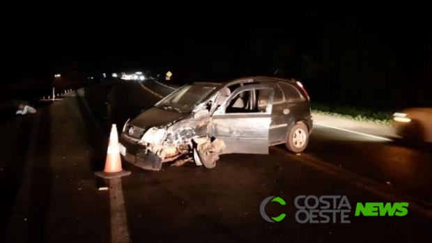 Após conflito familiar motorista joga carro contra carreta