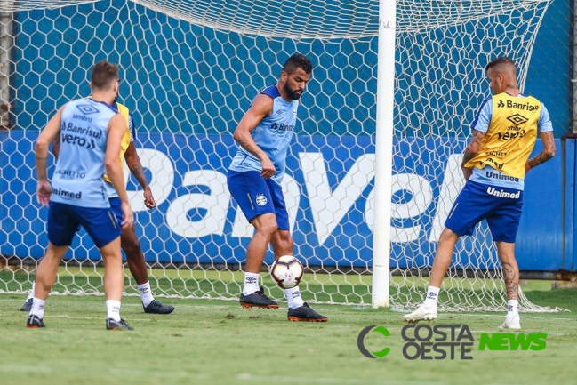 Grêmio encara o Libertad em busca da liderança, com transmissão ao vivo da Rede Costa Oeste