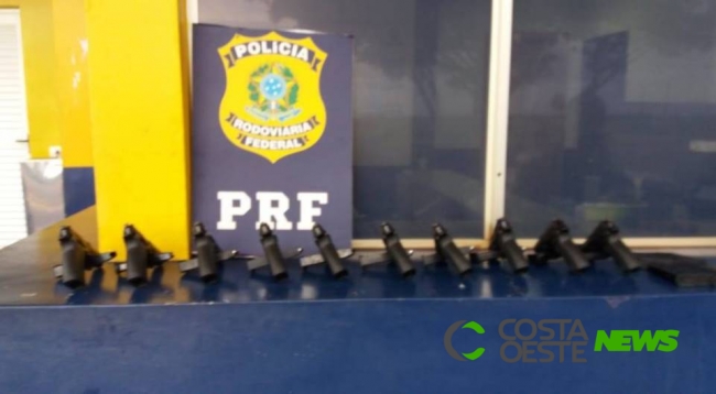 Pistolas e munições escondidas em painel de carro são apreendidas em STI