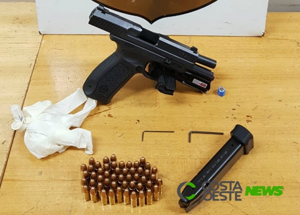 Jovem usava filho de três meses para esconder pistola presa ao corpo, diz PF