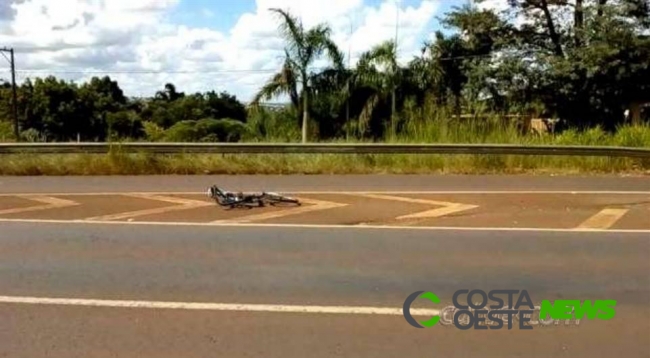 Ciclista morre em acidente após tentar roubar jovem na PR-467