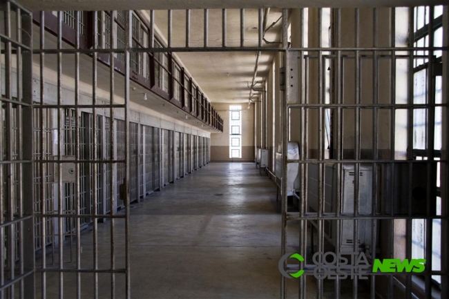 Ex-detento tenta agredir agente penitenciário