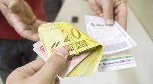 Mulher perde R$ 7 mil em golpe do bilhete premiado na região