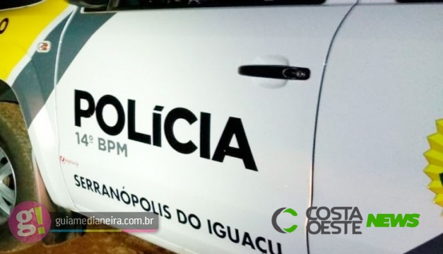 Motorista flagrado dormindo em carro estacionado de forma irregular é detido após desacatar policiais