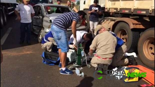 Idosa morre em acidente entre carro e caminhão na BR 277