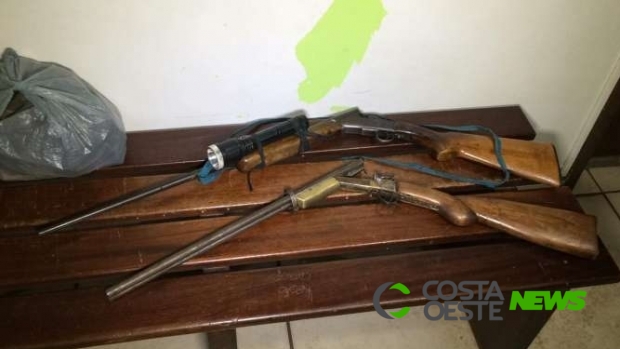 Homem é detido com espingardas e carnes de tatu e paca