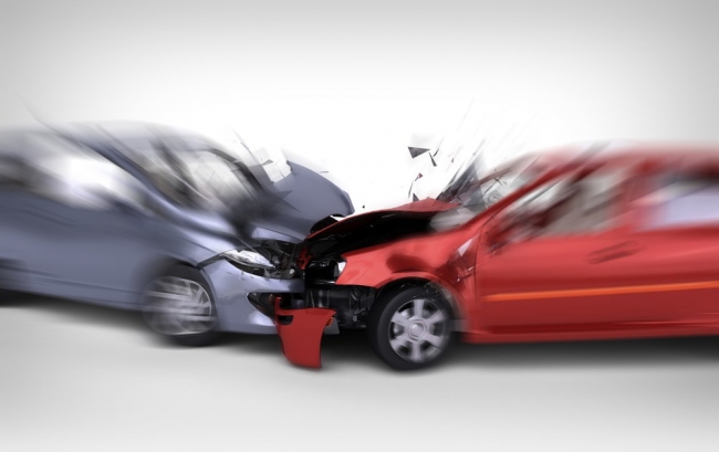 Três pessoas ficam feridas em acidente envolvendo dois carros e um caminhão em SH