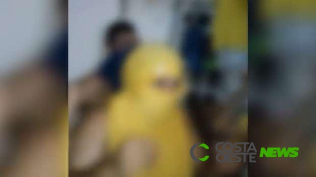 Presos gravam vídeo dentro de cela reclamando de superlotação na cadeia de São Miguel