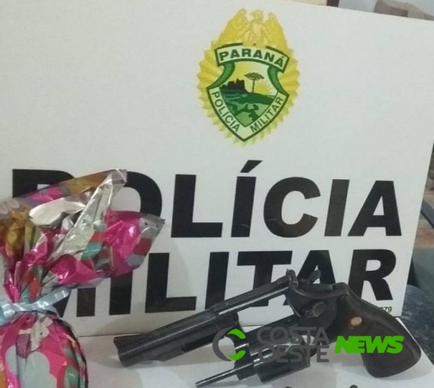 PM apreende arma de fogo e detém uma pessoa