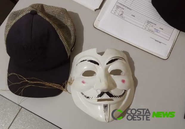 Adolescentes mascarados e armados com machado invadem escola no PR