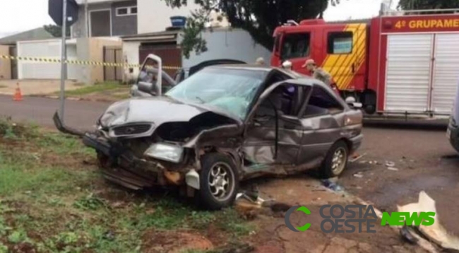 Idoso morre no hospital depois de acidente grave envolvendo três veículos 