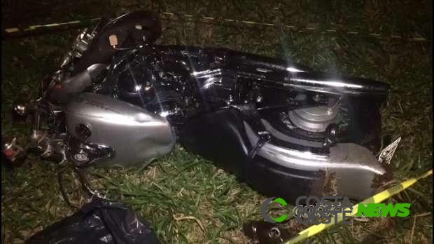 Condutor atropela grupo de motociclistas e uma pessoa morre na PR 180