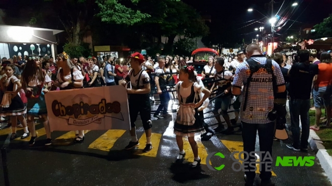 Desfile abre oficialmente a Deustches Fest 2019