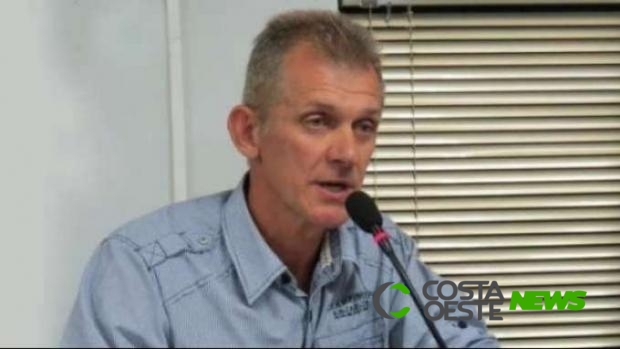 Vereador Adelar Neumann participa de sessão com tornozeleira eletrônica