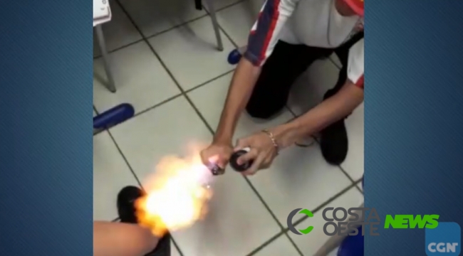 Aluno ateia fogo contra perna de colega em colégio